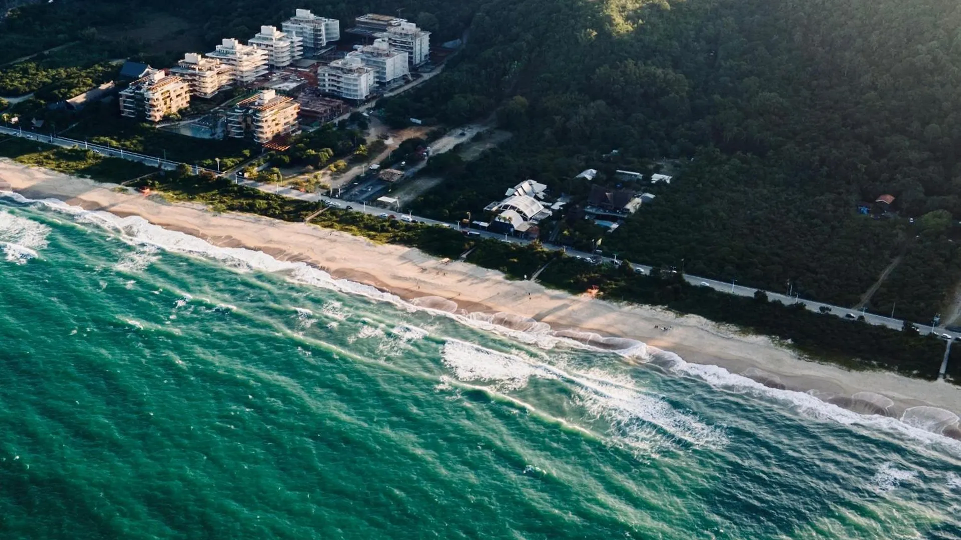 The Green Hill Com Piscinas Em Praia Brava Itajai