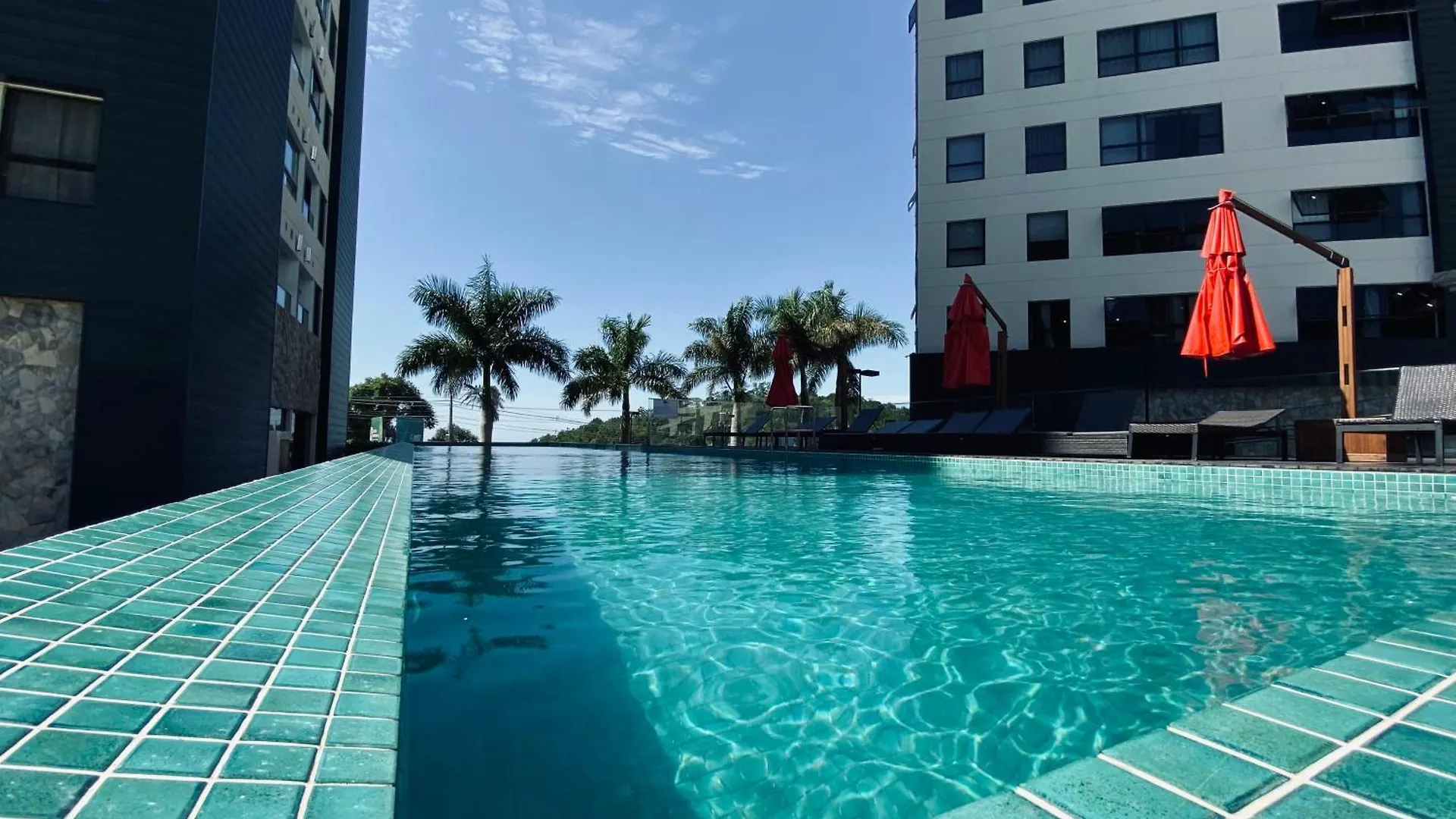 The Green Hill Com Piscinas Em Praia Brava Itajai Apartment